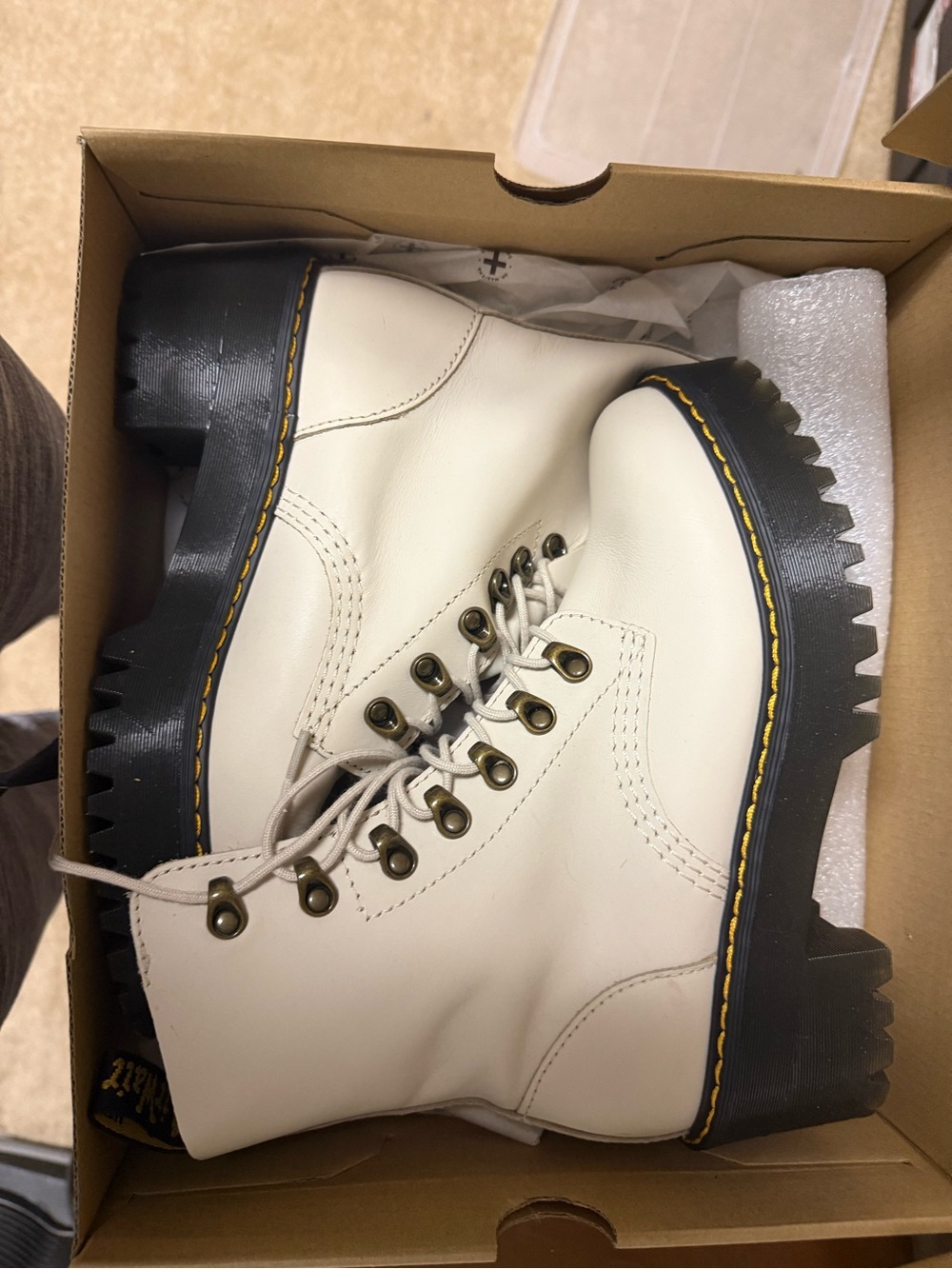 Women’s Cream Lace-Up Chunky Dr Martens